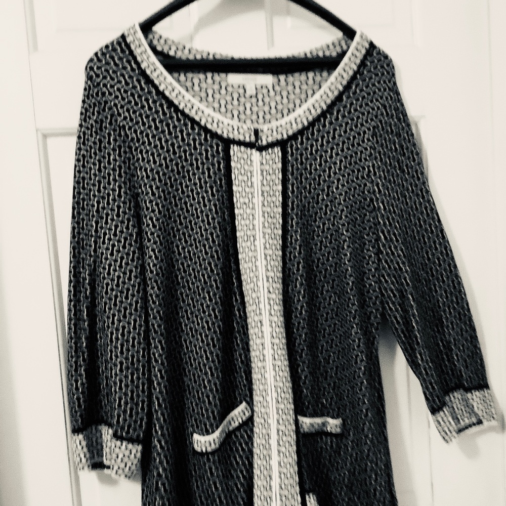 Black & White zip front sweater jacket 1X